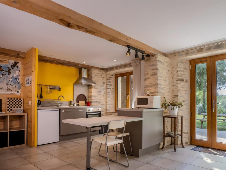 Kitchen or kitchenette, Living room