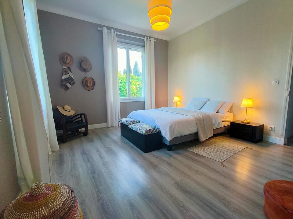 Bed, Photo of the whole room, Bedroom