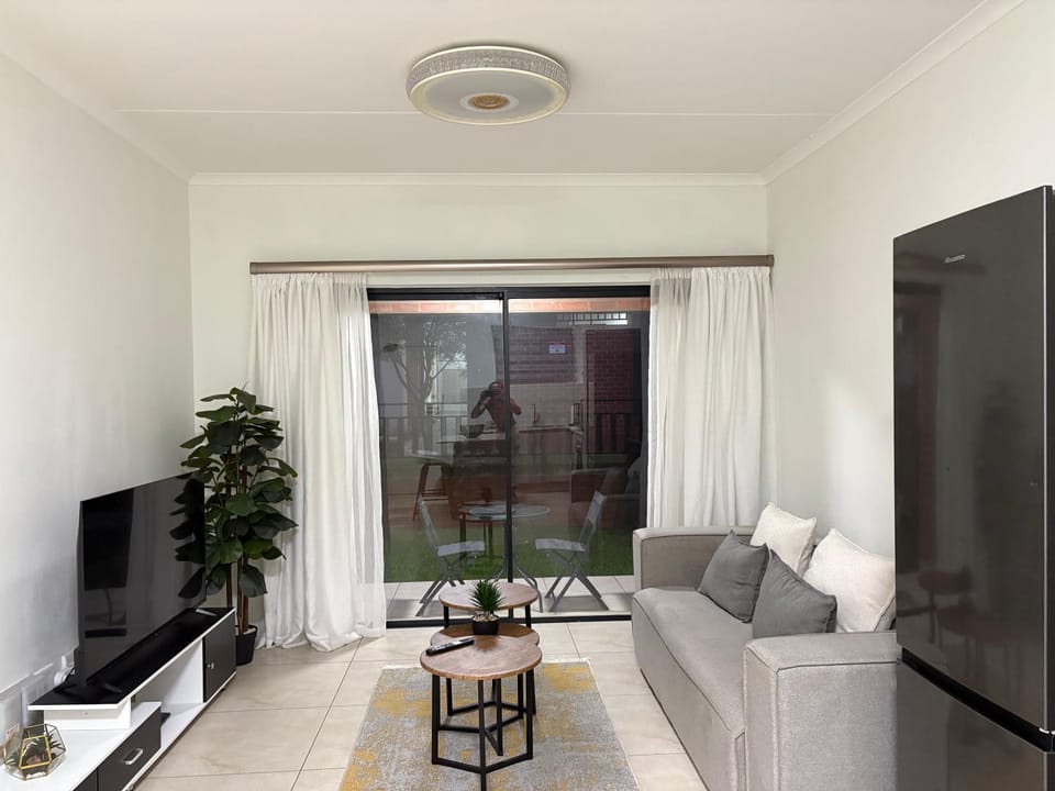 Sleek Dynamic Residence Apartment in Roodepoort