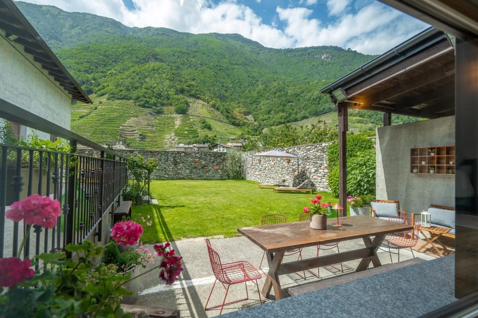Property building, Patio, Nearby landmark, Spring, Day, Natural landscape, Garden, View (from property/room), Balcony/Terrace, Dining area, Garden view, Landmark view, Mountain view, Breakfast, Location