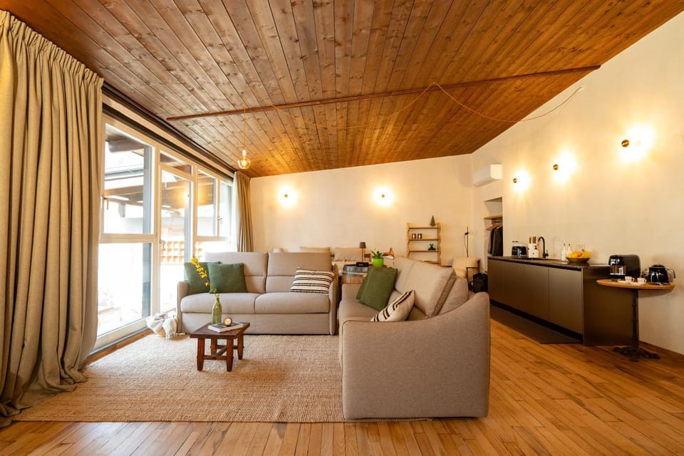 Day, Living room, Seating area