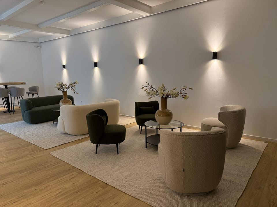 Seating area, Entertainment