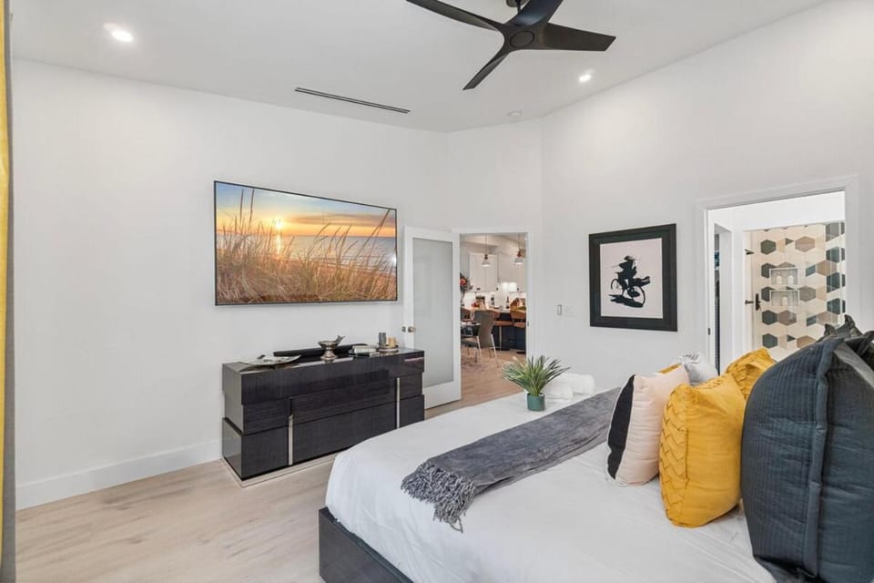 NEW! Golf View Getaway Condo Apartment in North Naples