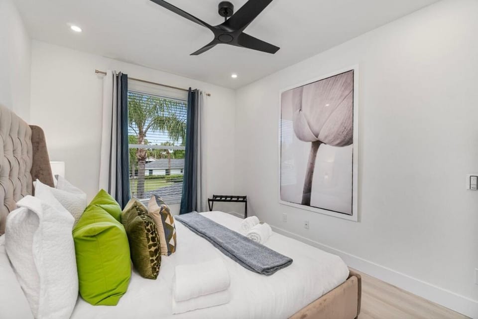 NEW! Golf View Getaway Condo Apartment in North Naples