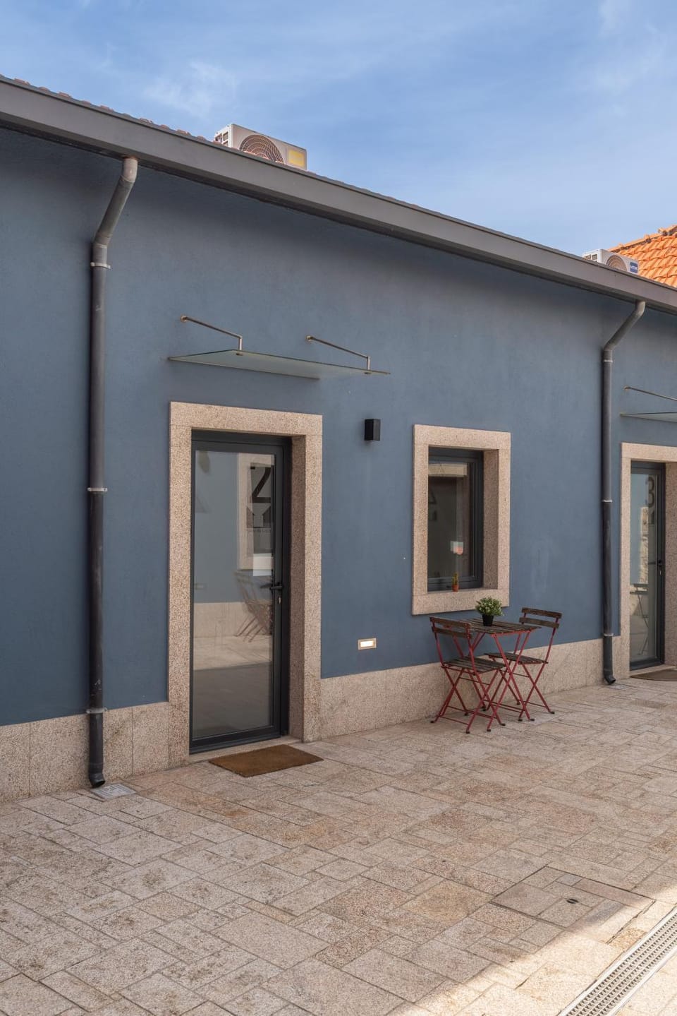 Facade/entrance, Balcony/Terrace