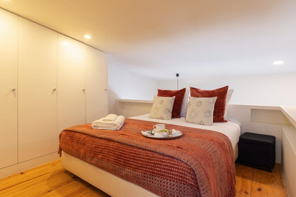 Bed, Bedroom, towels, wardrobe