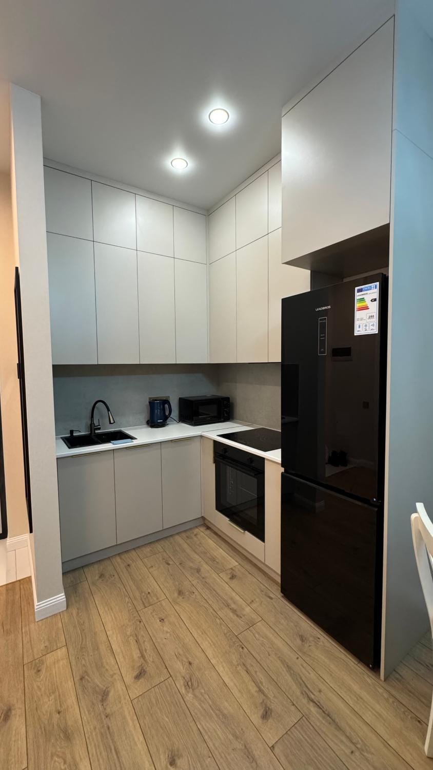Kitchen or kitchenette, microwave, oven, stove