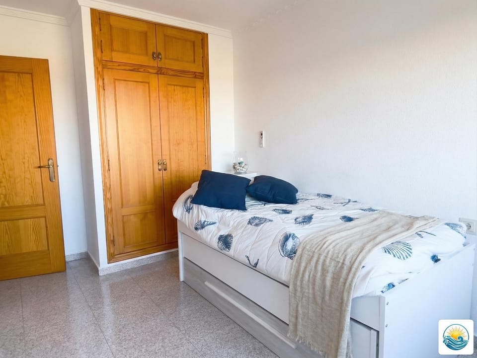 Bed, Photo of the whole room, Seating area, Bedroom, Sea view, internet, wardrobe