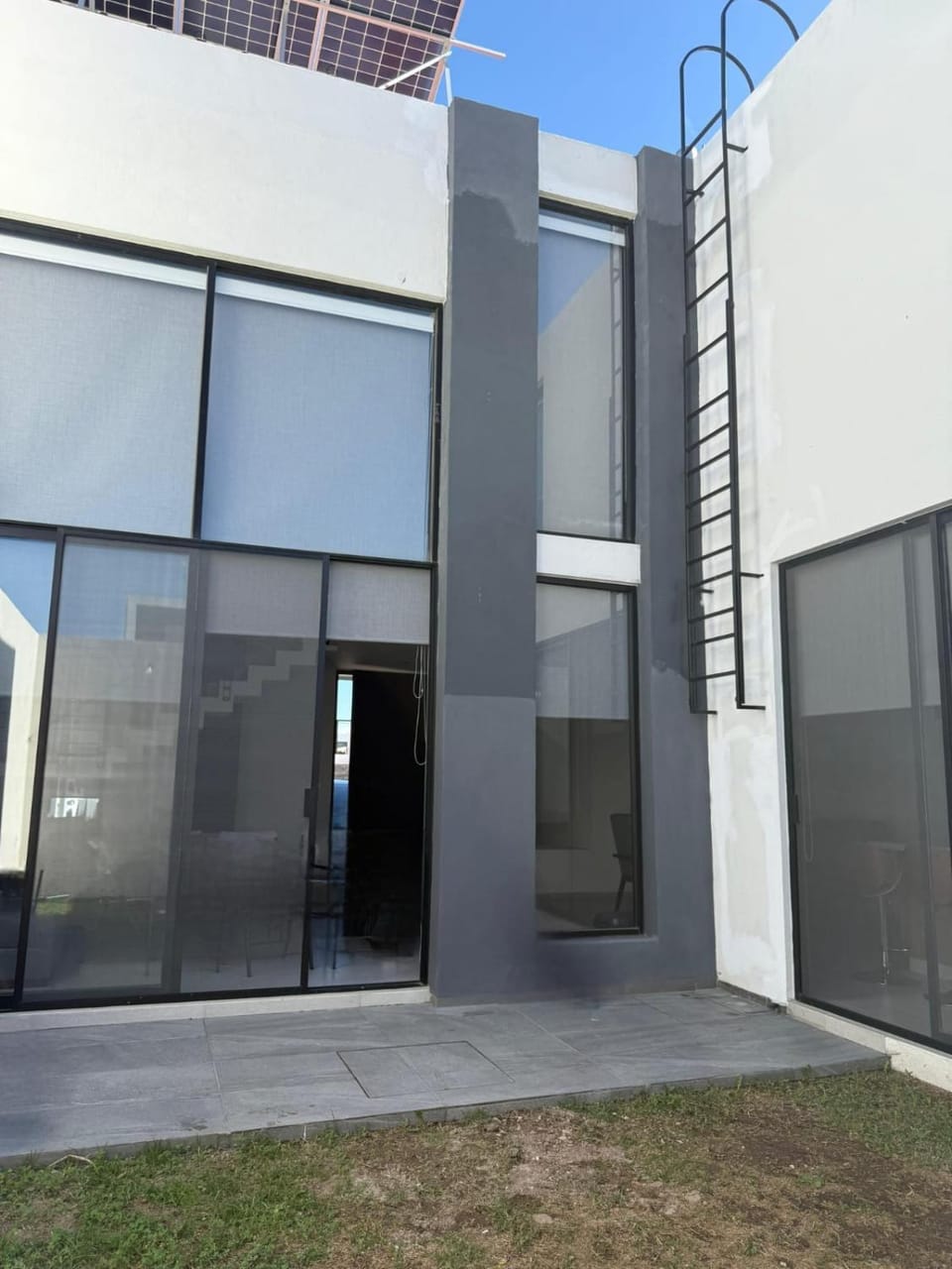 Casa moderna en Aguascalientes con AC, jardín y alberca en casa club House in State of Aguascalientes