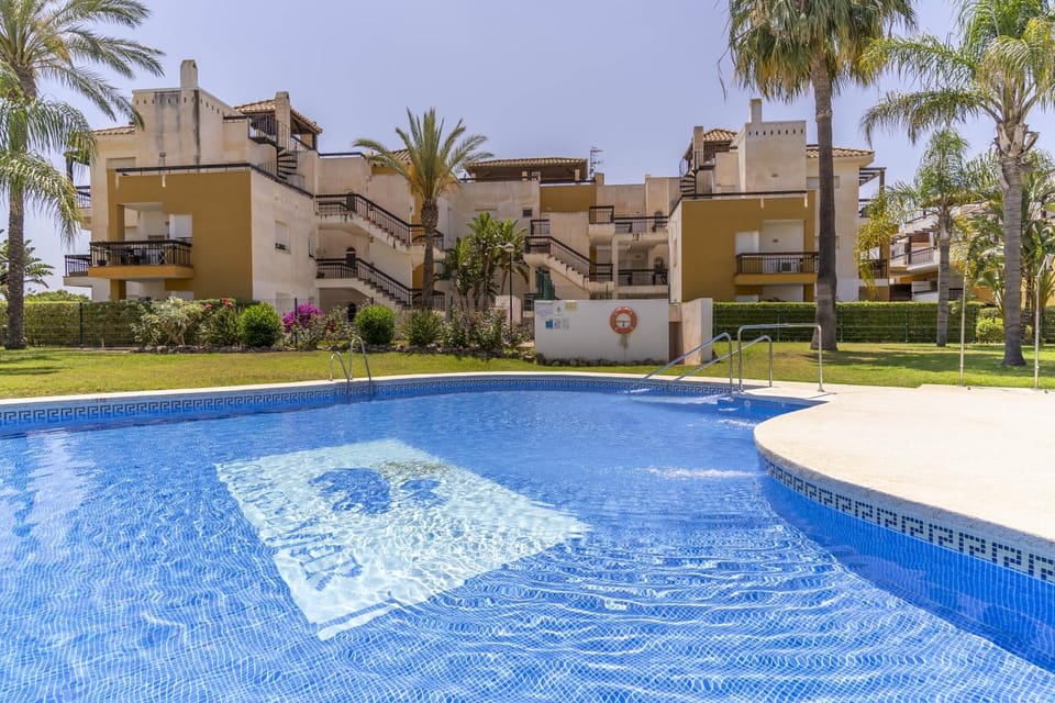 Bajo con Jardín Piscina y Pista de Tenis Apartment in Andalusia