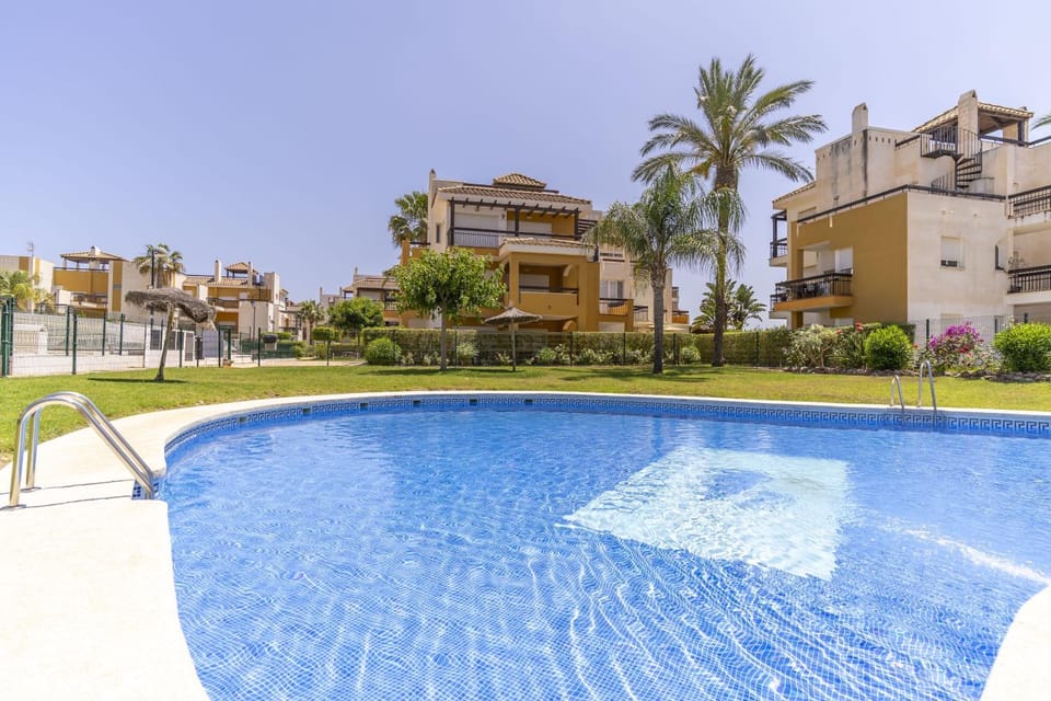 Bajo con Jardín Piscina y Pista de Tenis Apartment in Andalusia