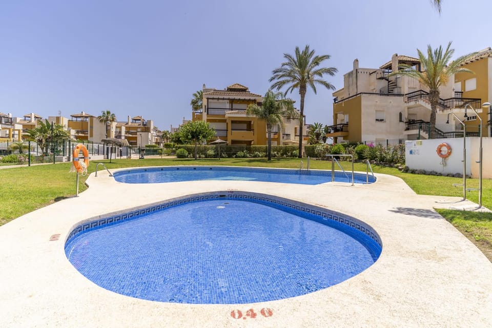 Bajo con Jardín Piscina y Pista de Tenis Apartment in Andalusia
