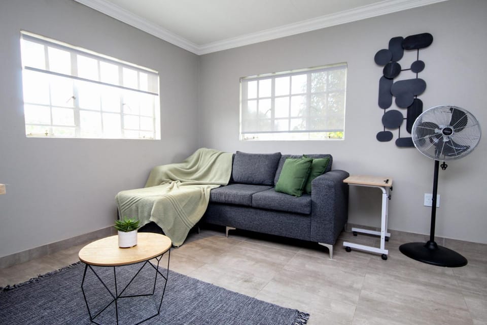 Scheunberg 4 Modern 1 Bedroom Flat Apartment in Pretoria