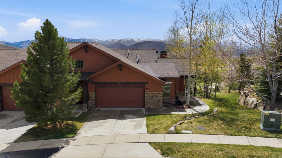Ridgeline Retreat House in Wasatch County