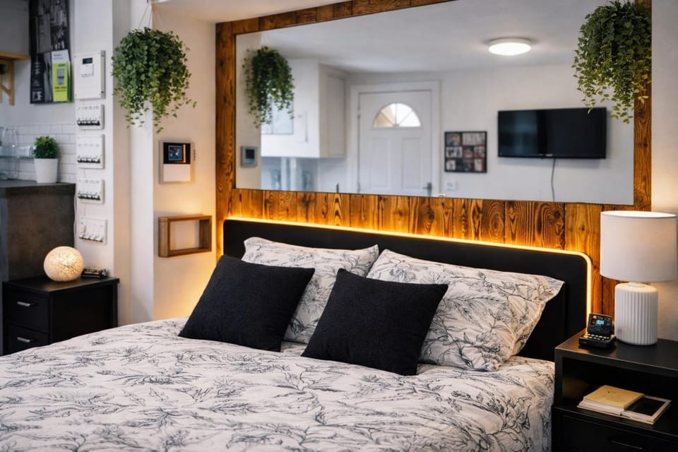 Living room, Bedroom