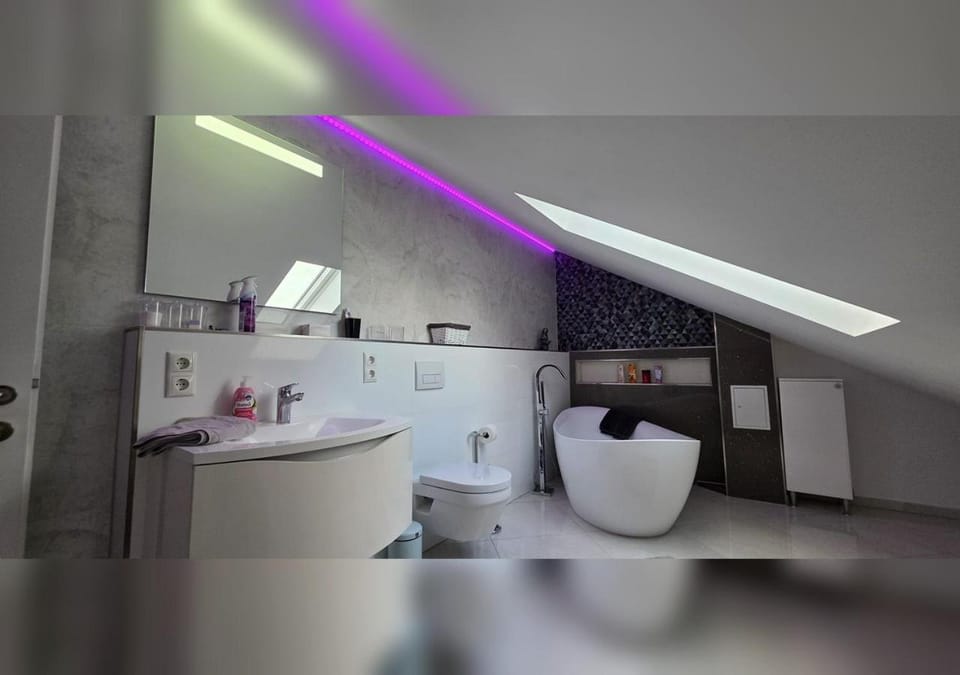 Toilet, Bathroom, Bath
