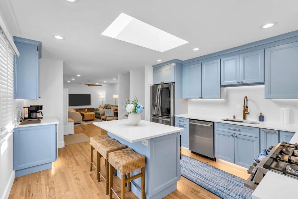 Coffee | High-Speed WiFi | BBQ | Linens & Towels House in Bradley Beach