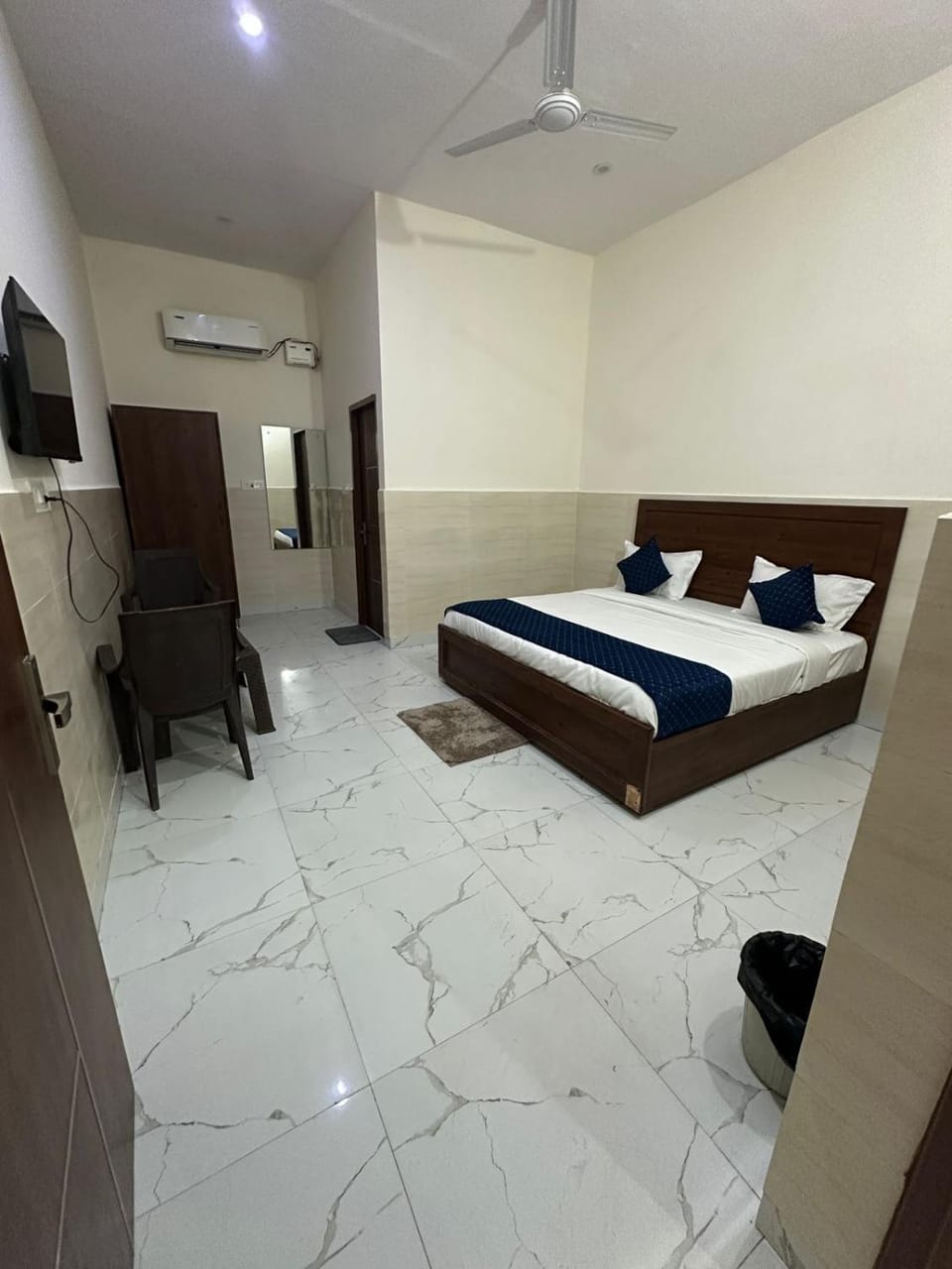 Hotel Gold Bed and Breakfast in Noida