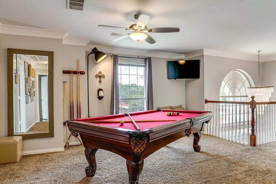 Private Outdoor Oasis! Luxe Bedford Getaway w/ Gym House in Bedford