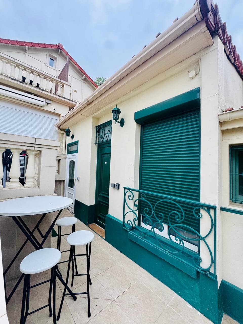 Property building, View (from property/room), Balcony/Terrace