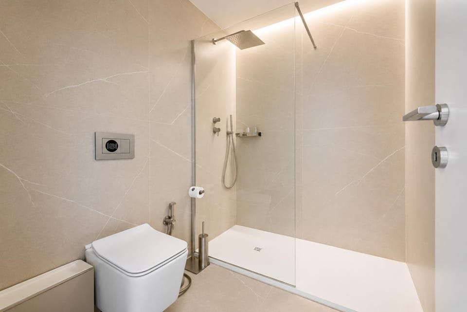 Shower, Toilet, Bathroom, towels