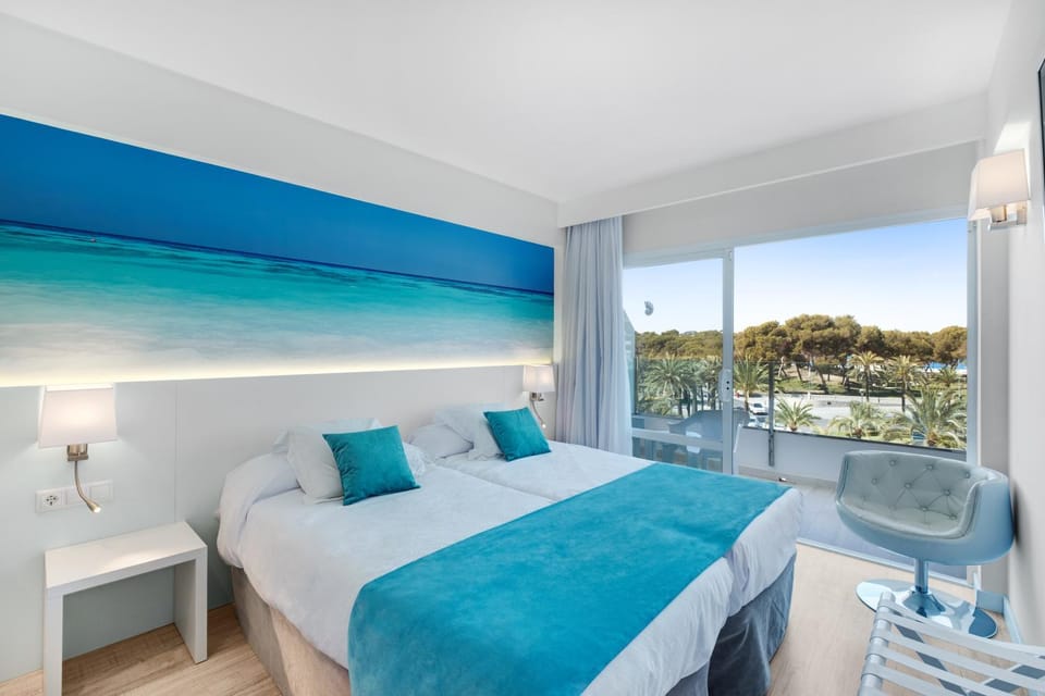 Plaza Santa Ponsa Boutique Hotel - Adults Only Hotel in Serra de Tramuntana