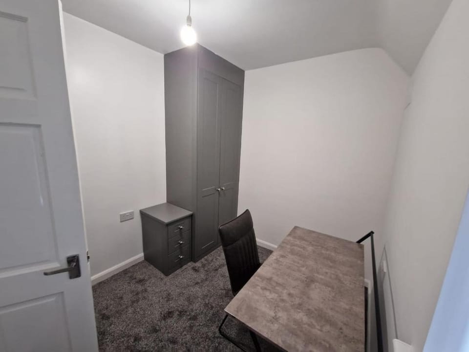 Cozy Stay - 2 Bed Flat -Includes Free Parking Apartment in Chesterfield