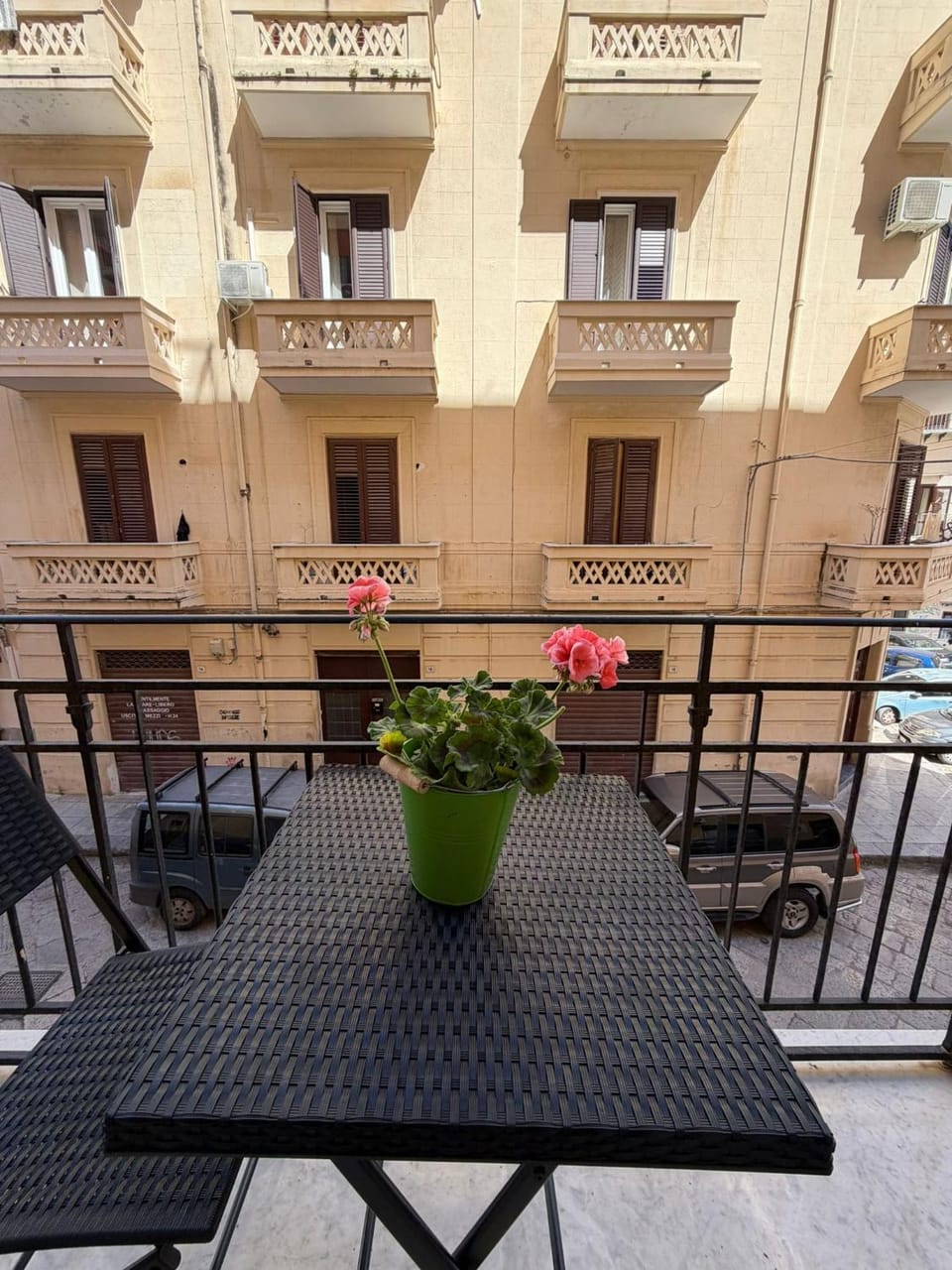 View (from property/room), Balcony/Terrace, City view, Quiet street view