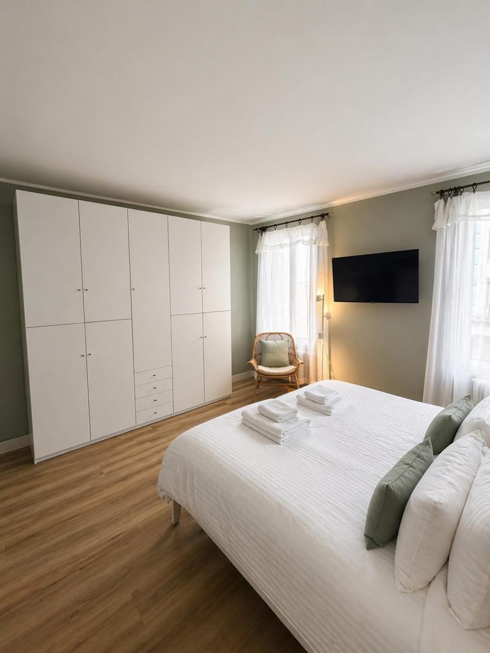 Bed, TV and multimedia, Bedroom, locker