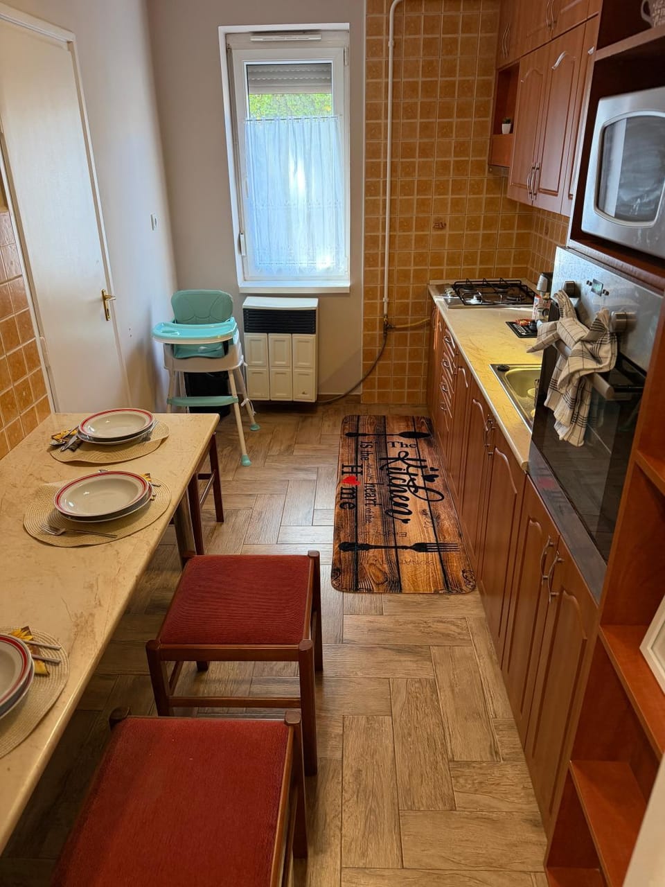 Kitchen or kitchenette, oven, toaster