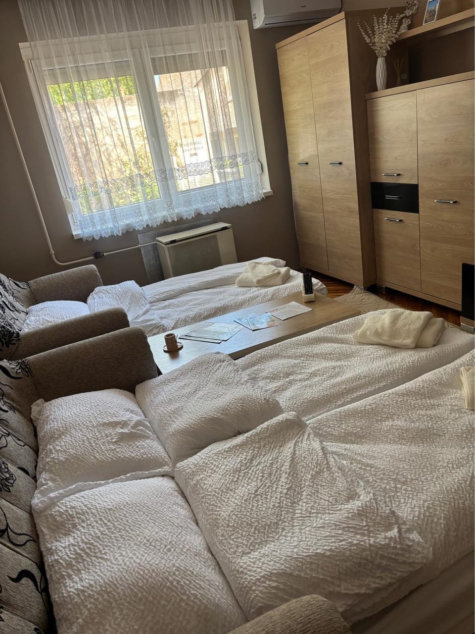 Bed, TV and multimedia, Living room, Photo of the whole room, Bedroom