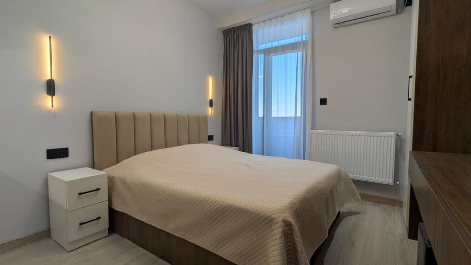 Bed, Photo of the whole room, Bedroom, air conditioner