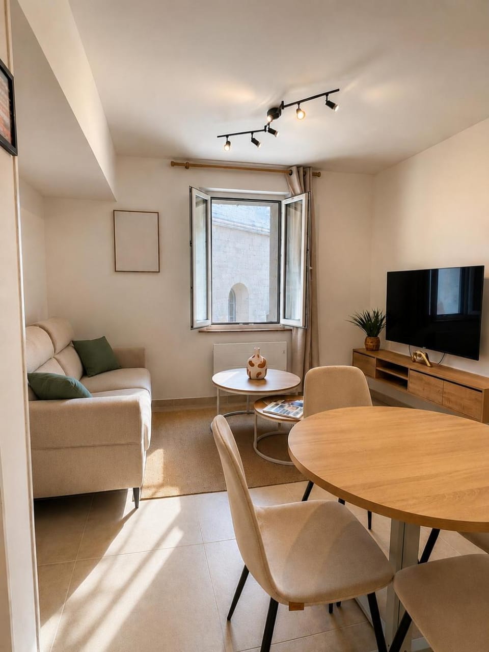 Communal lounge/ TV room, TV and multimedia, Living room, Seating area, Dining area, internet