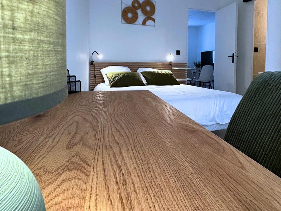Bed, Photo of the whole room, Bedroom
