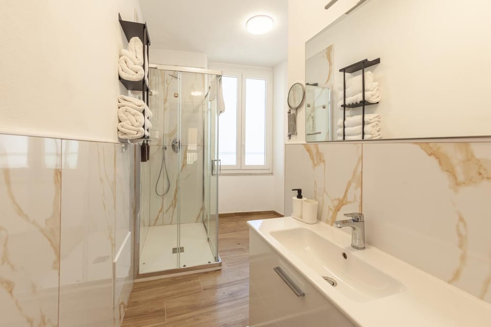 Shower, Toilet, Bathroom, bidet, hair dryier, heating, towels