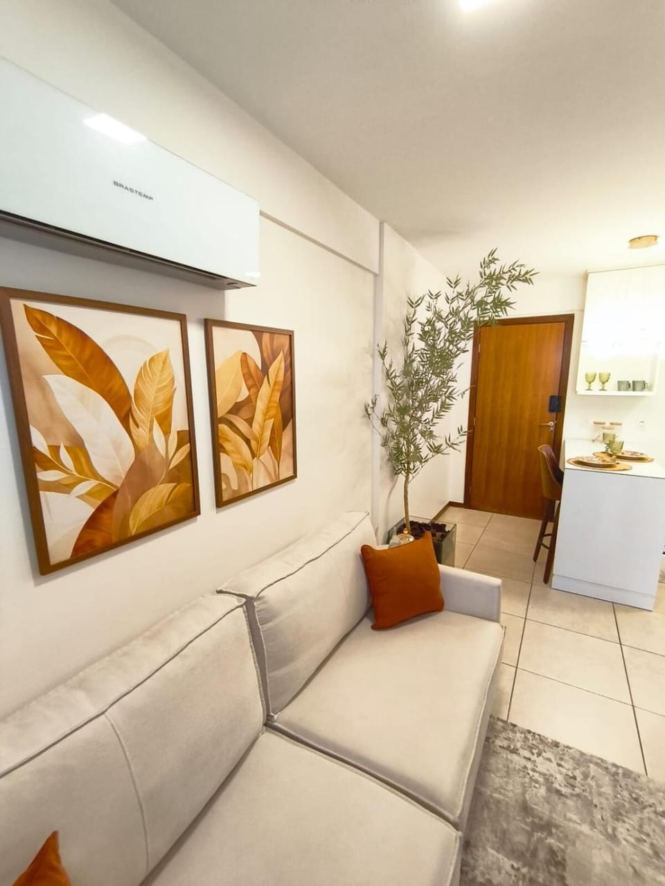 Apartamento mobiliado com 1 quarto e vaga de garagem no Lago Norte Apartment in State of Goiás