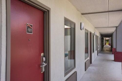 Red Roof Inn & Suites Hotel in Statesboro