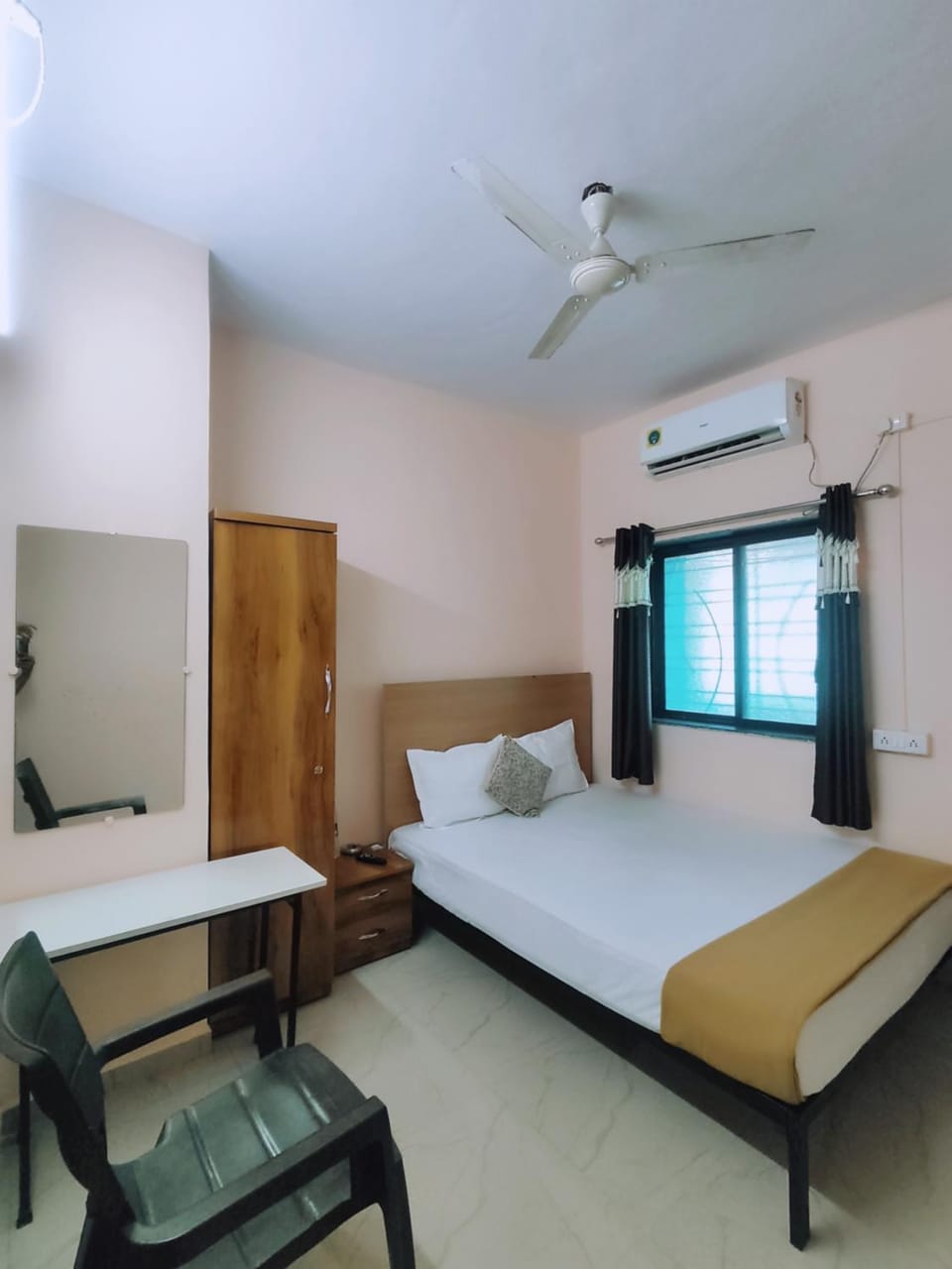 Bed, Bedroom, wardrobe