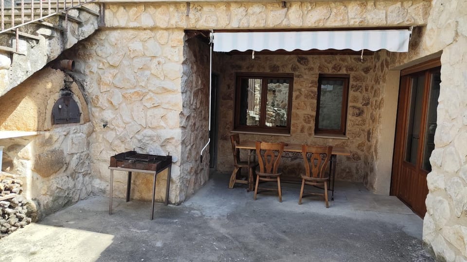 Patio, BBQ facilities
