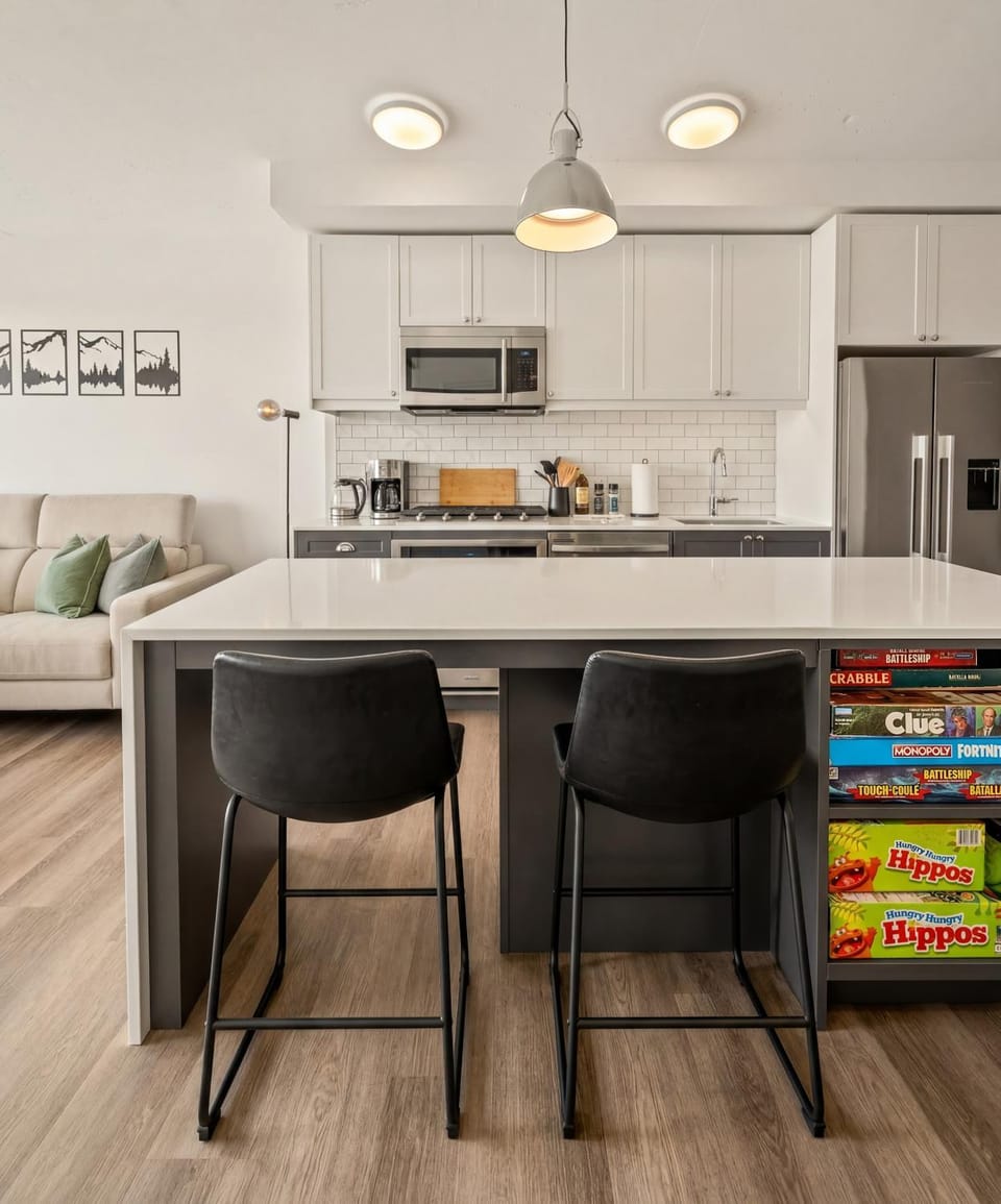 The Kensington - Balcony - City Views - Office Apartment in Calgary