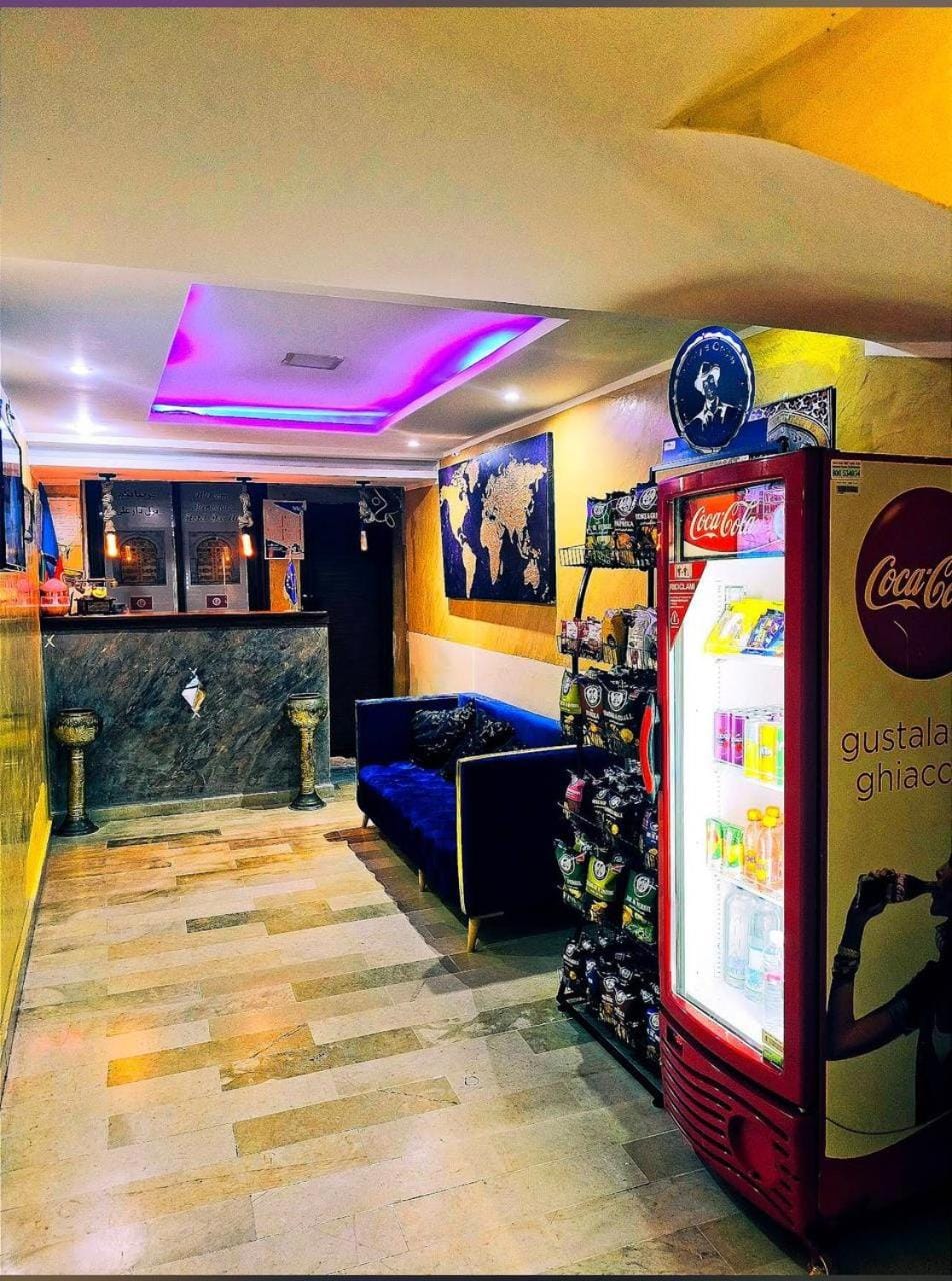 Game Room, vending machine