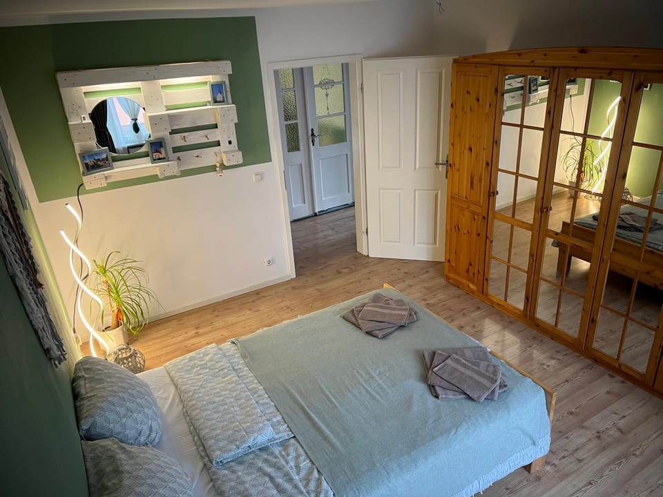 Bedroom, wardrobe
