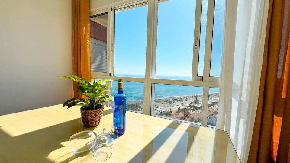View (from property/room), Dining area, Sea view