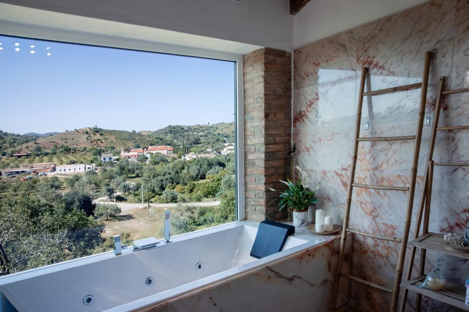 Natural landscape, Hot Tub, Bathroom, Spa and wellness centre/facilities, Mountain view, Bath