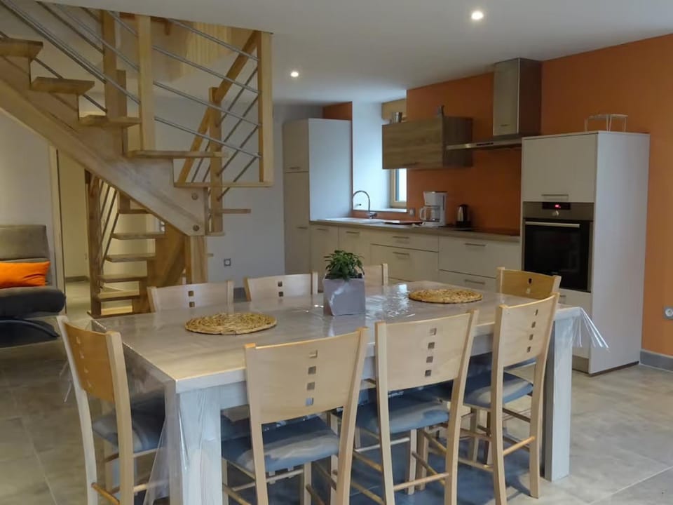 Property building, Kitchen or kitchenette, Living room