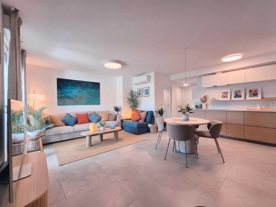 Living room, Dining area
