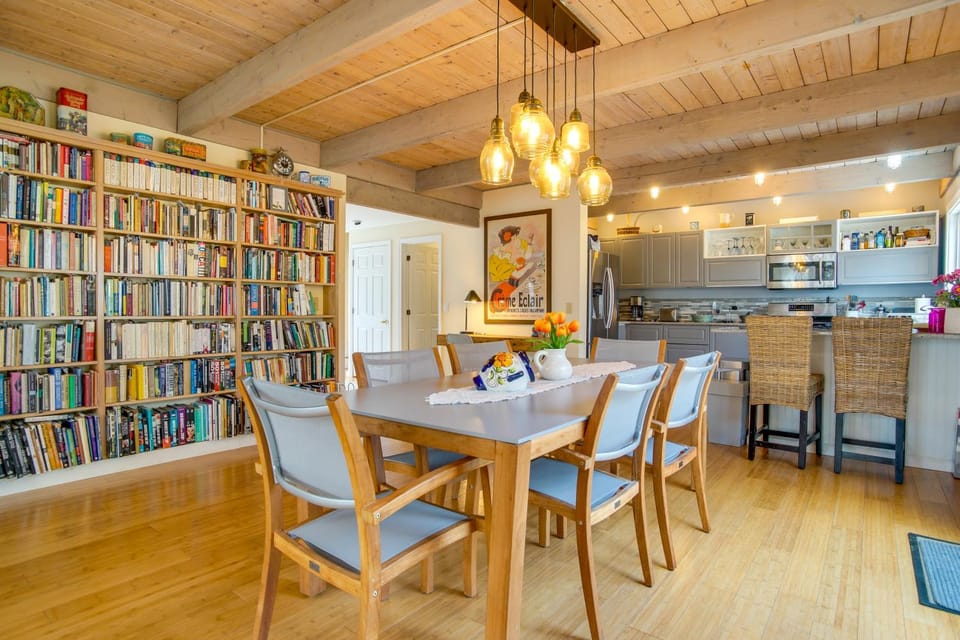 Walk to John's Pond! Family-Friendly Mashpee Home House in Mashpee