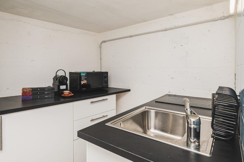 Coffee/tea facilities, Kitchen or kitchenette, microwave