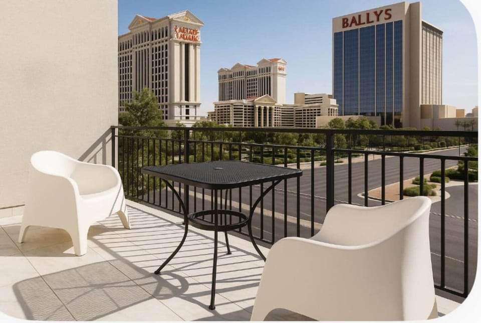 8 bedroom 2 blocks from beach & casino heart of ac Apartment in Atlantic City