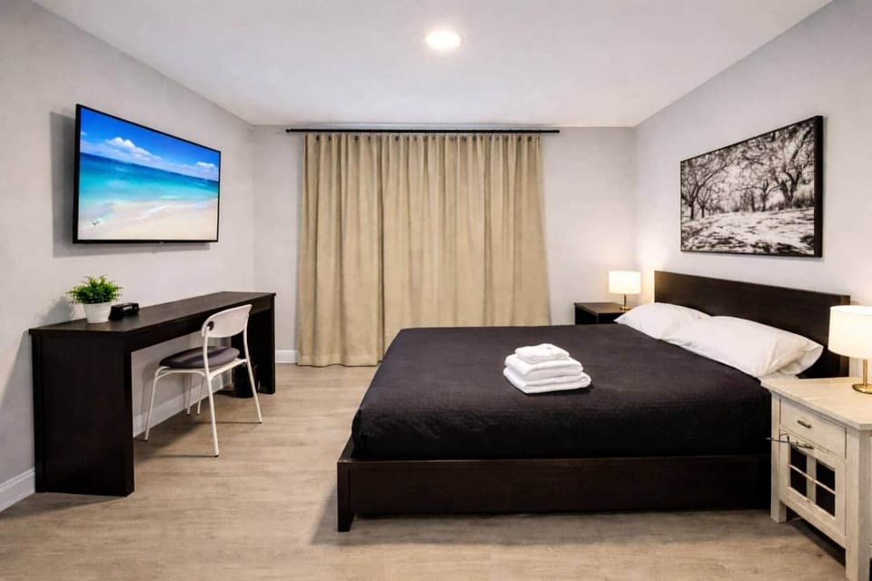 8 bedroom 2 blocks from beach & casino heart of ac Apartment in Atlantic City